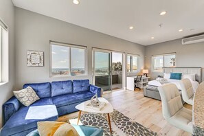TV - Sunny OB Studio: Balcony + Minutes to Beach (San Diego)