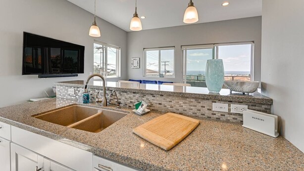 Unclassified image, 1 of 24, button - Sunny OB Studio: Balcony + Minutes to Beach (San Diego)