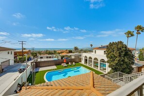 Pool - Sunny OB Studio: Balcony + Minutes to Beach (San Diego)