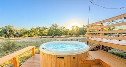 Hill Country Home w/Hot Tub & Fire Pit/Close To Town