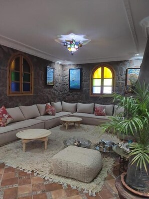 Living area - Auberge laurier rose (Sti Fadma)