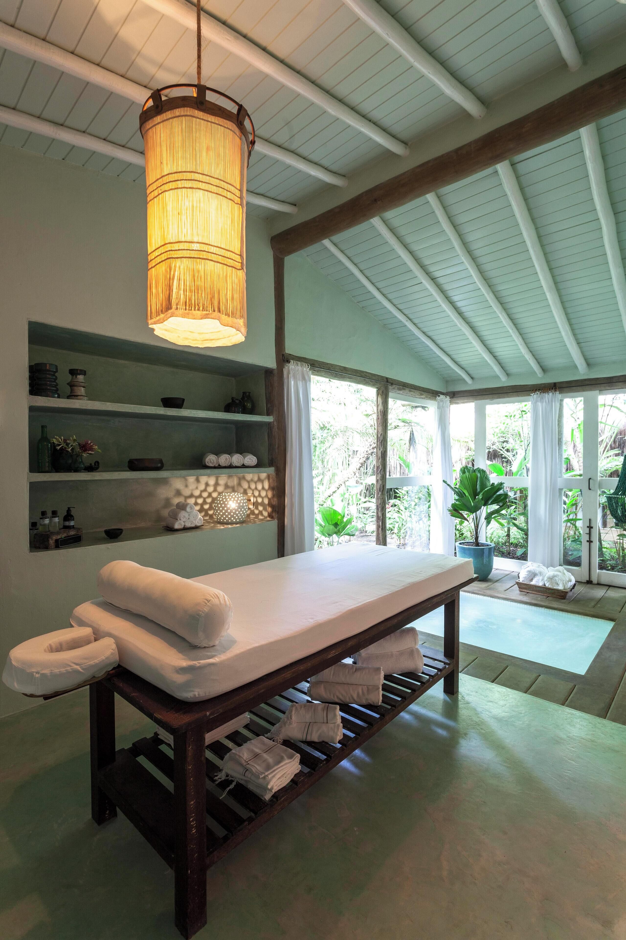 Sauna seca, massagens com pedras quentes