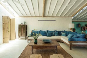 Casa | Sala d'estar | Televisor intel·ligent de 43 polzades amb canals digitals 