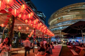 Outdoor dining - City Stay, Fast Wi-Fi, Secure Parking, ICC, Darling Harbour, Light Rail, Dining (Pyrmont)
