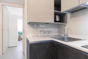 Microonde, piano cottura, lavastoviglie