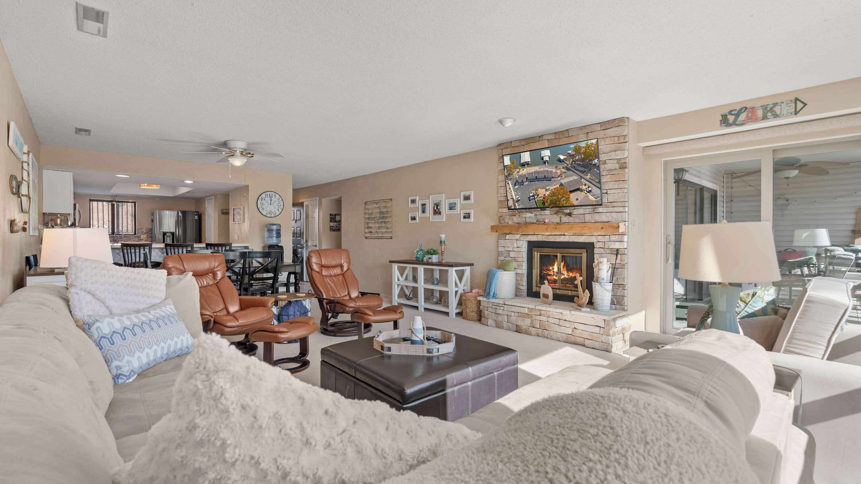 Condo, Multiple Beds, Balcony (Easy Breezy) | Living area