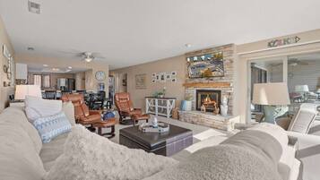 Condo, Multiple Beds, Balcony (Easy Breezy) | Living area