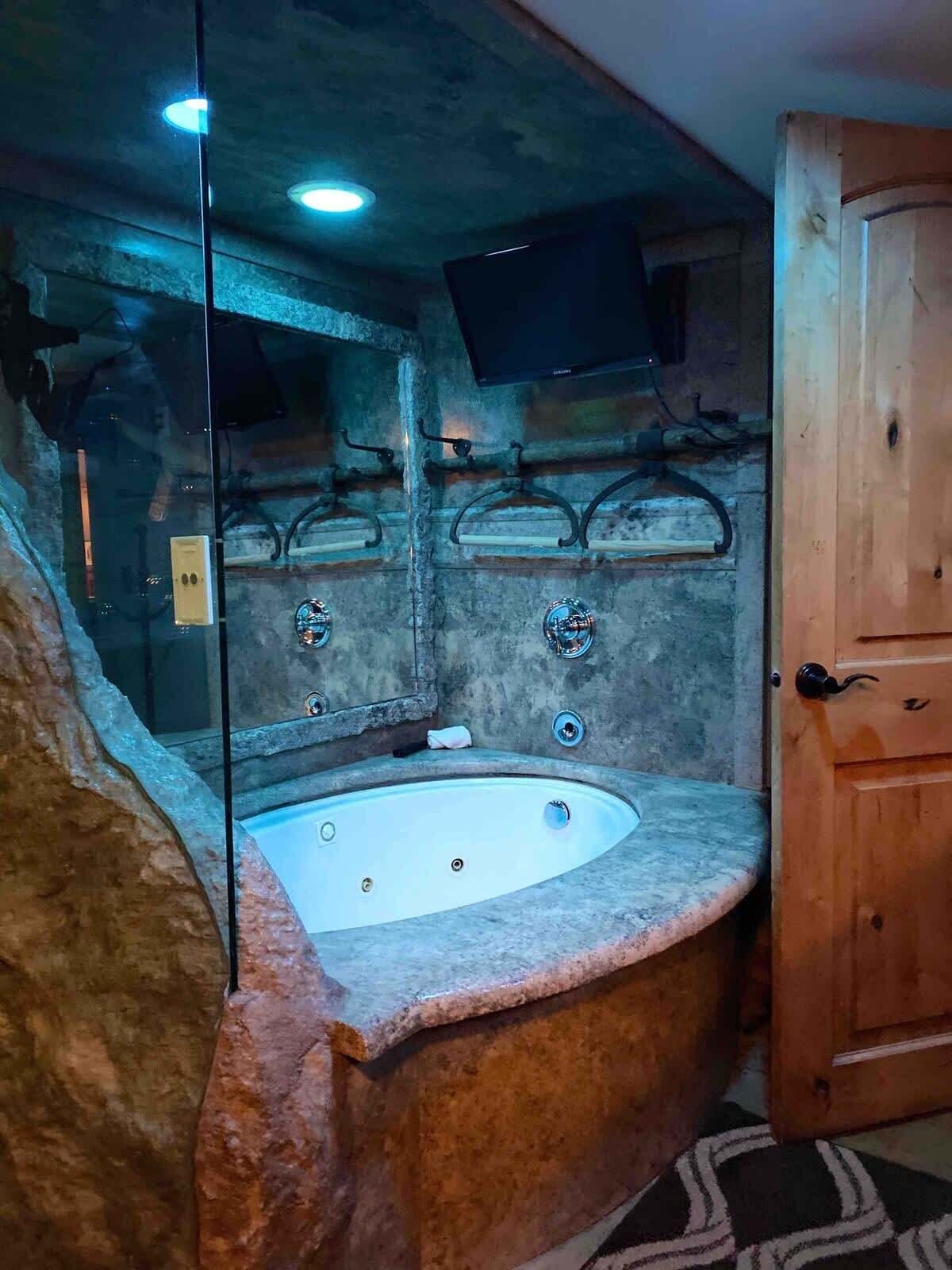 Douche, séchoir à cheveux, shampooing