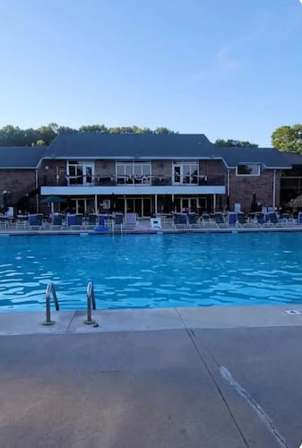 Cozy 3-bedroom house in Foxwood Hills near Lake Hartwell