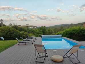 Outdoor pool, a heated pool - Casa Eloy: rural retreat with heated pool (Argüero)