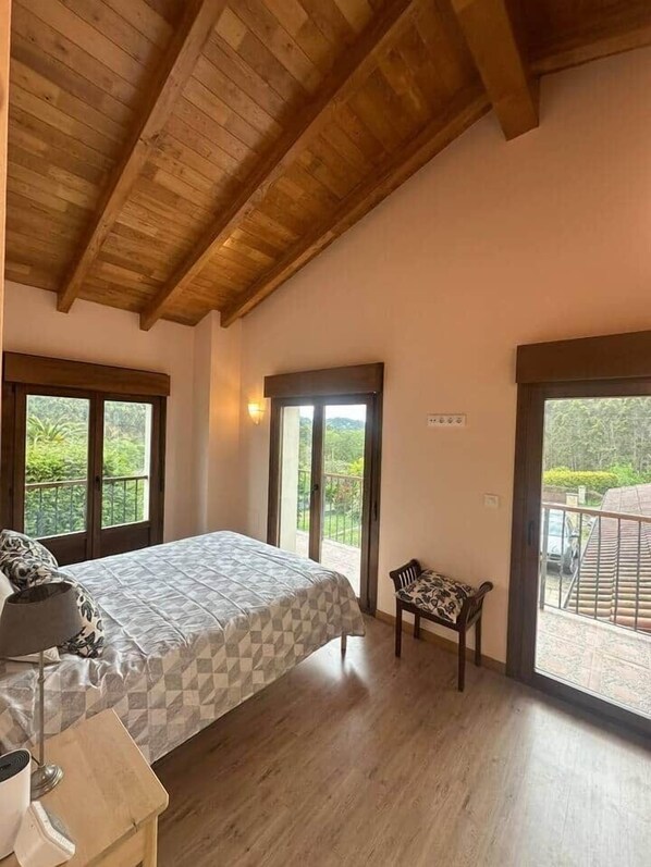 5 quartos, ferros/tábuas de passar roupa, Wi-Fi de cortesia