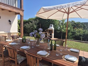 تناول الطعام بالخارج