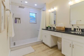 Hair dryer, towels, soap, shampoo - Modern South Austin 3BR/4Bd Retreat | Big Fenced Yard • 7mi to DT (Austin)