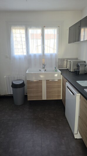 Micro-ondes, four, plaque de cuisson, lave-vaisselle