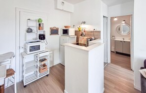 Fridge, microwave, oven, dishwasher - 1 bedroom amazing apartment in Carnac (Carnac)