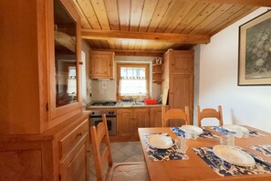 Dining - 20 minutes from the Cervino Sky Paradise ski lift (Antey-Saint-André)