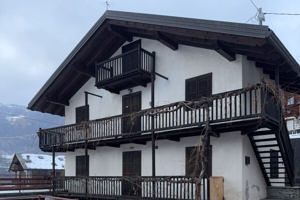 المنشأة من الخارج