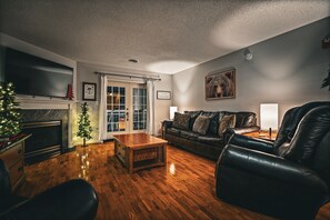 Living area - City Views! 2 Bedroom Condo Whispering Pines! (Pigeon Forge)