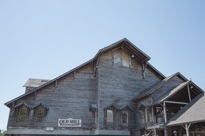 Exterior - City Views! 2 Bedroom Condo Whispering Pines! (Pigeon Forge)