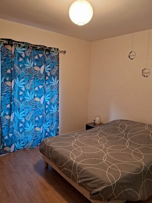 Bed sheets - Le Pouvoir des fleurs, in the heart of the village/ ideal for 2 people (Crots)