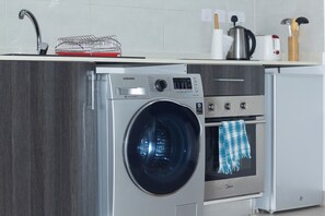 奢华开间 | 私人厨房 | 迷你冰箱、微波炉、烤箱、炉灶