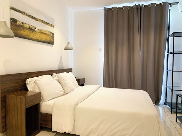 华丽公寓, 阳台 | 笔记本电脑工作区、遮光窗帘、隔音、熨斗/熨衣板