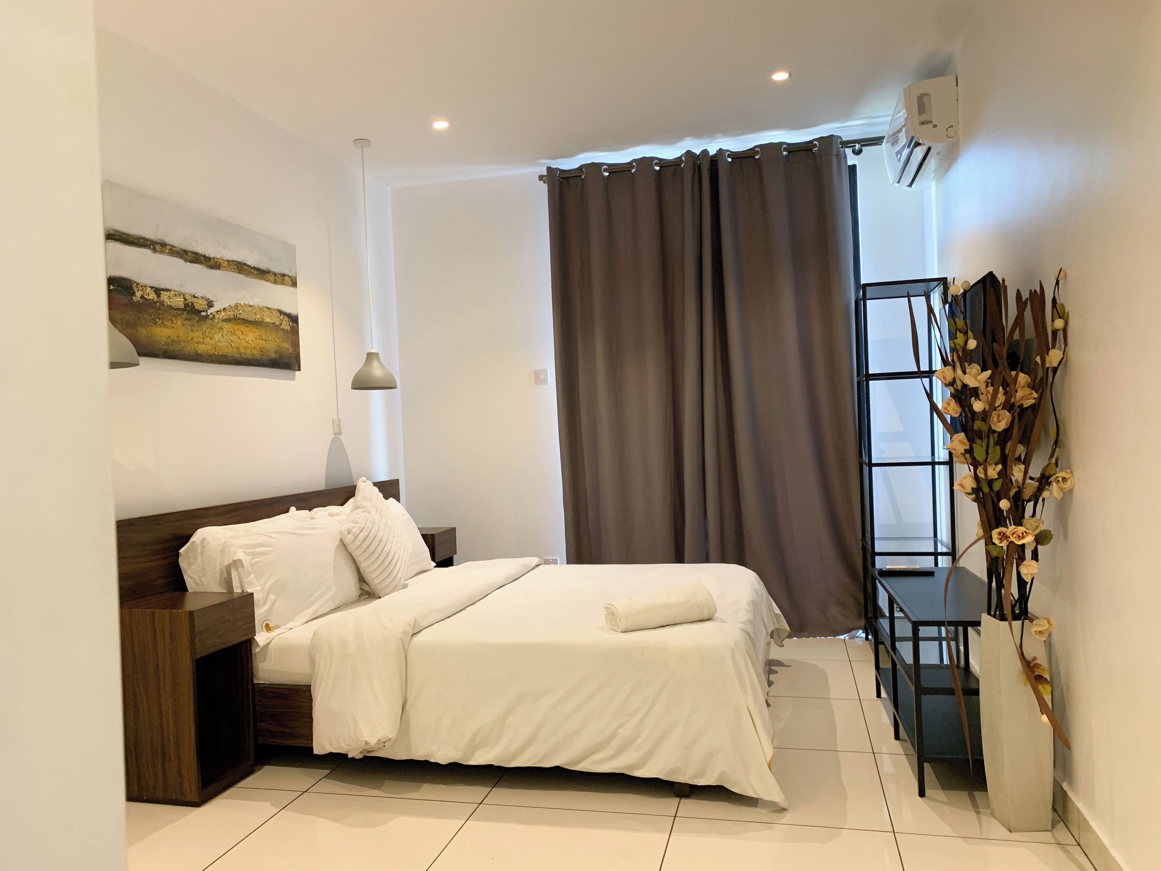 Appartement Deluxe, balcon | Espace de travail pour ordinateur portable, rideaux occultants