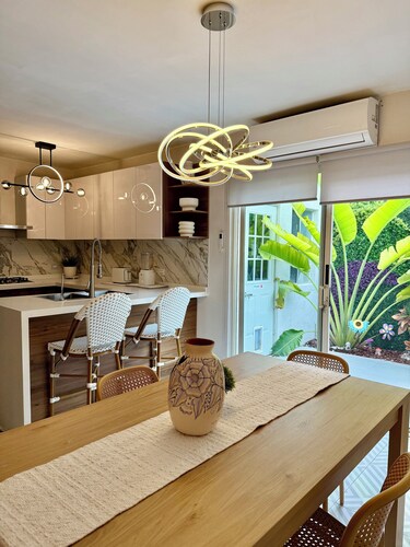 EQUIPPED HOUSE 8 MIN CONSULATE, 20 MIN FUNDIDORA, GYM, PLAYGROUND, SAFE