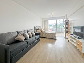 Living room - Comfortable Studio With Balcony and Excellent Location (Buenos Aires)
