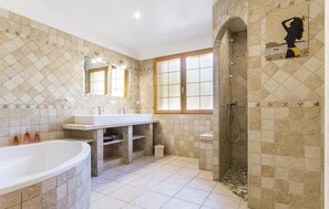Bathroom - Amazing home in Acquigny (Acquigny)
