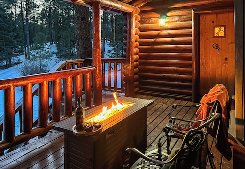 Luxury Log Home w/Unique Dome Suite 8min to Ski