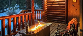 Luxury Log Home w/Unique Dome Suite 8min to Ski