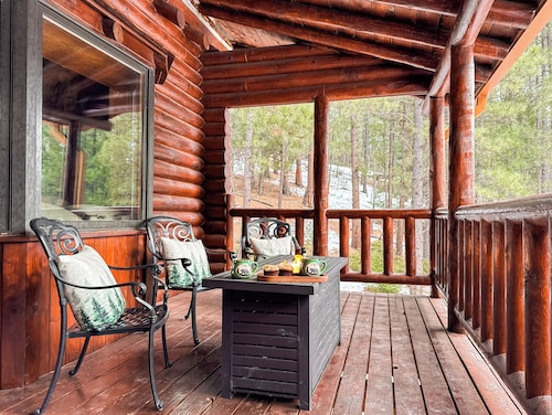 Luxury Log Home w/Unique Dome Suite 8min to Ski