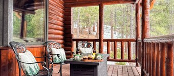 Luxury Log Home w/Unique Dome Suite 8min to Ski