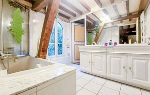 Hair dryer - Beautiful home in Renty with WiFi (Renty)