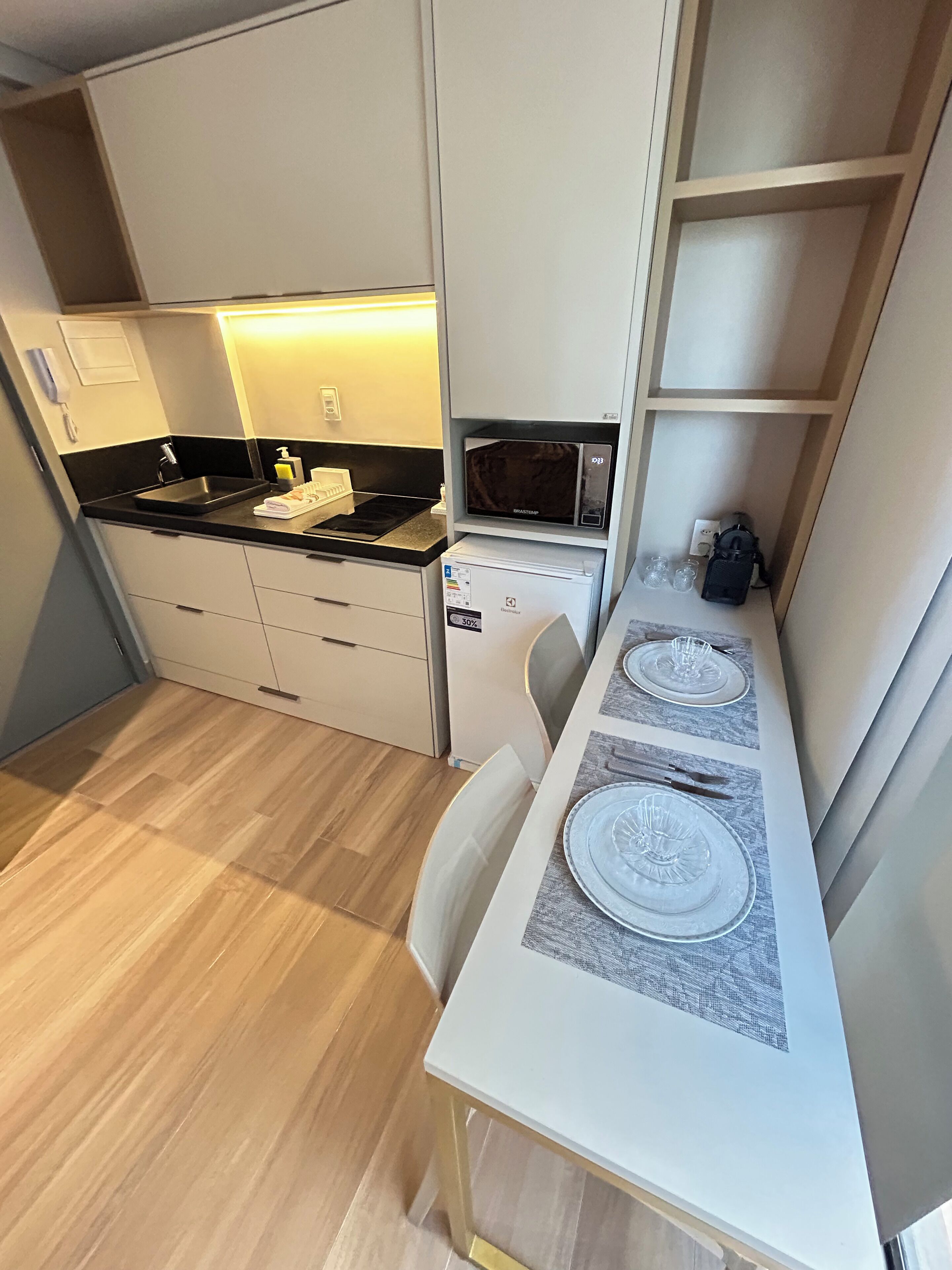 Apartment | Eigene Küche | Mikrowelle, Kochgeschirr/Geschirr/Besteck