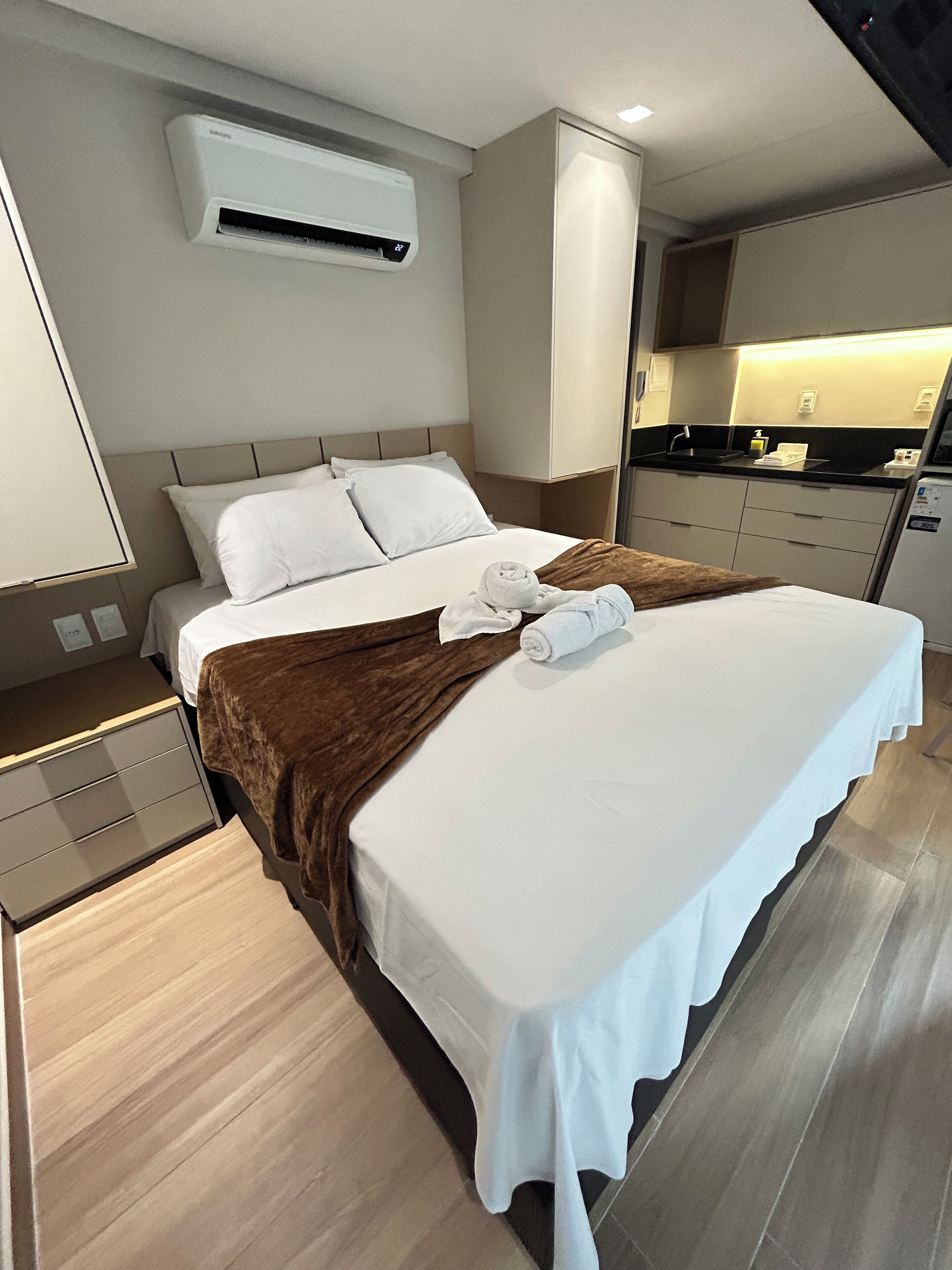 Apartment | Laptopgeeigneter Arbeitsplatz, Verdunkelungsvorhänge