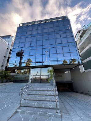 المنشأة من الخارج