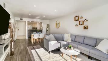 Comfort Apartment, Golf View | Living area