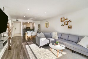 Comfort Apartment, Golf View | Living area