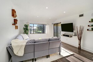 Appartement Confort, vue sur le terrain de golf | Aire de séjour