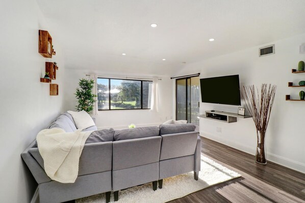 Comfort Apartment, Golf View | Living area