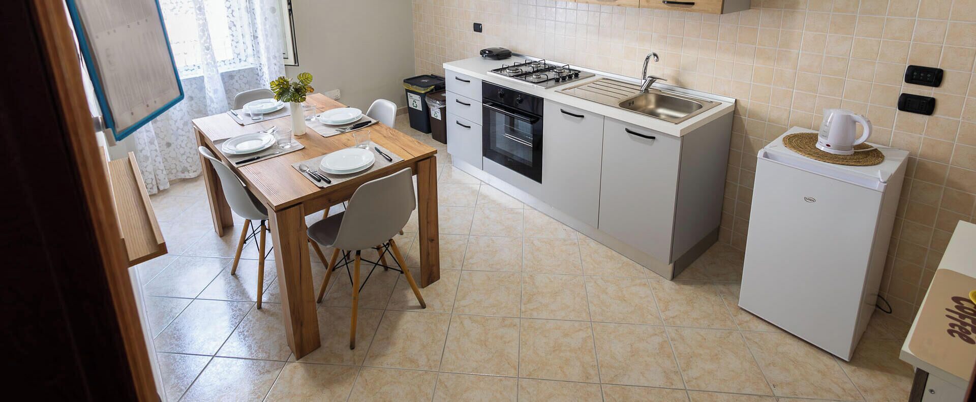 Microondas, horno y placa de cocina