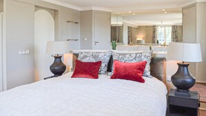 Room - Lovely home in Les Arcs with private swimming pool, can be inside or outside (Les Arcs)