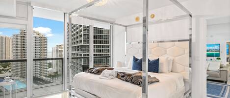 Appartement, vue sur lâocĂ©an | Bureau, accĂšs au Wi-Fi (inclus)