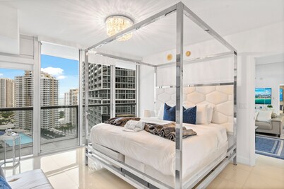 Icon W Building Voila Rentals