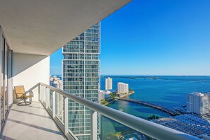 Apartment, Meerblick | Unterkunftsgelände
