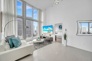 Apartamento, vista para o oceano | Escrivaninha, Wi-Fi de cortesia