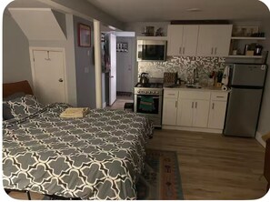 Iron/ironing board, free WiFi, bed sheets