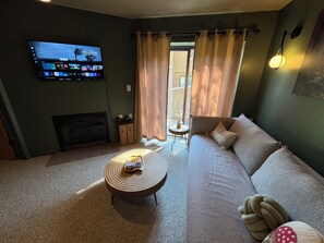 Living area - Ski in/Ski Out - Mountainbiking Mecca - Condo on the mountain in Ellicottville (Ellicottville)